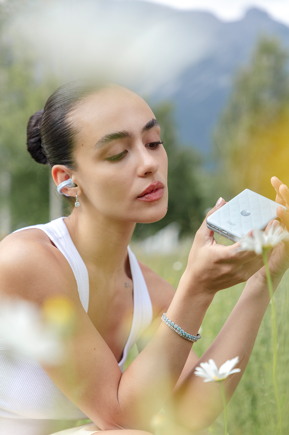 Swarovski x Motorola